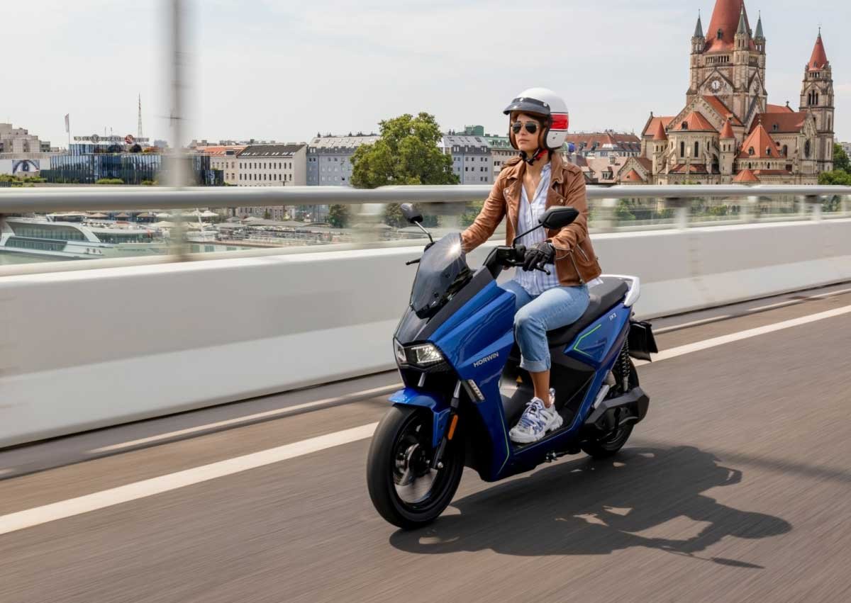Venez découvrir le Horwin SK3 Plus, le scooter électrique 125cc qui conjugue puissance, style et confort