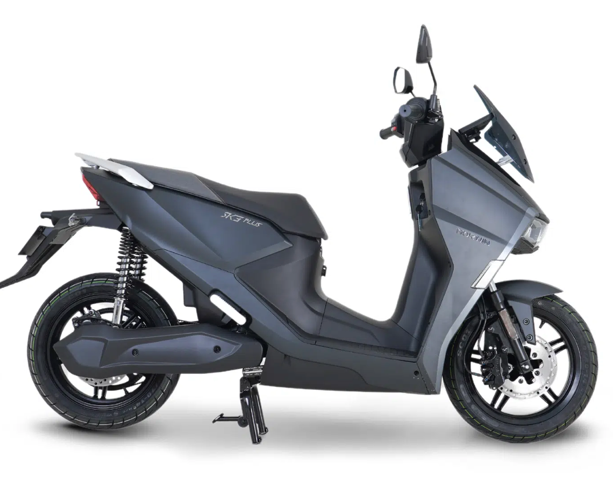 Scooter électrique Horwin SK3 Plus gris en vue de coté, design moderne et sportif sur fond neutre