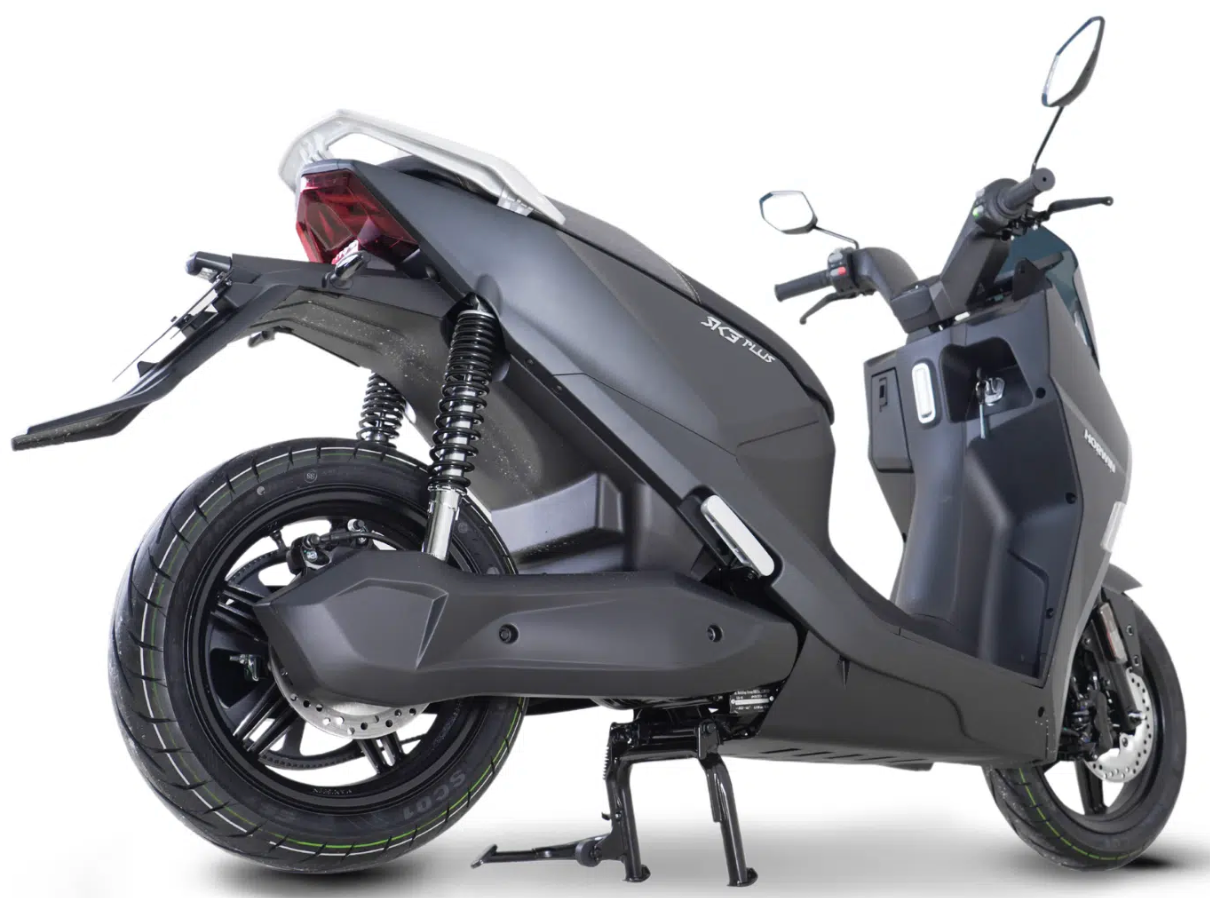 Scooter électrique Horwin SK3 Plus noir en vue arrière , design moderne et sportif sur fond neutre
