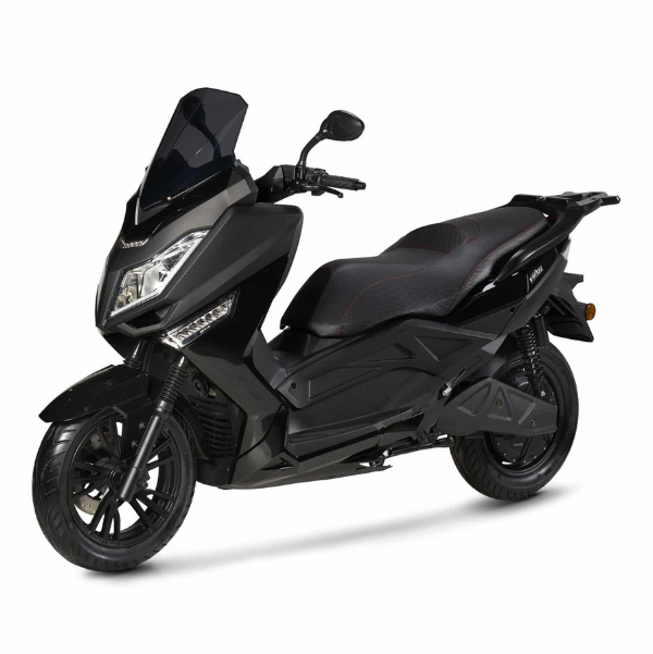 Vue studio du scooter électrique Pink Fly Phase 3 en version noire. Modèle 125 cc assemblé en France, design moderne et finitions premium.