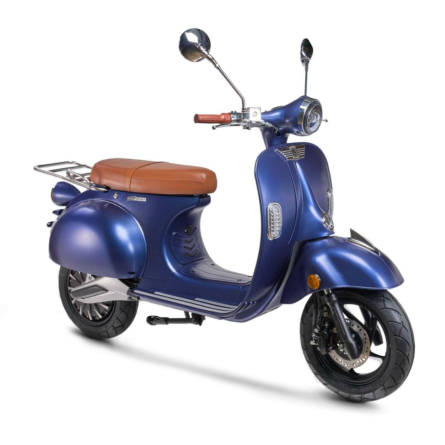 Scooter électrique Pink Mobility Pink Style Plus bleu diesel, vue trois quarts face droite, design moderne