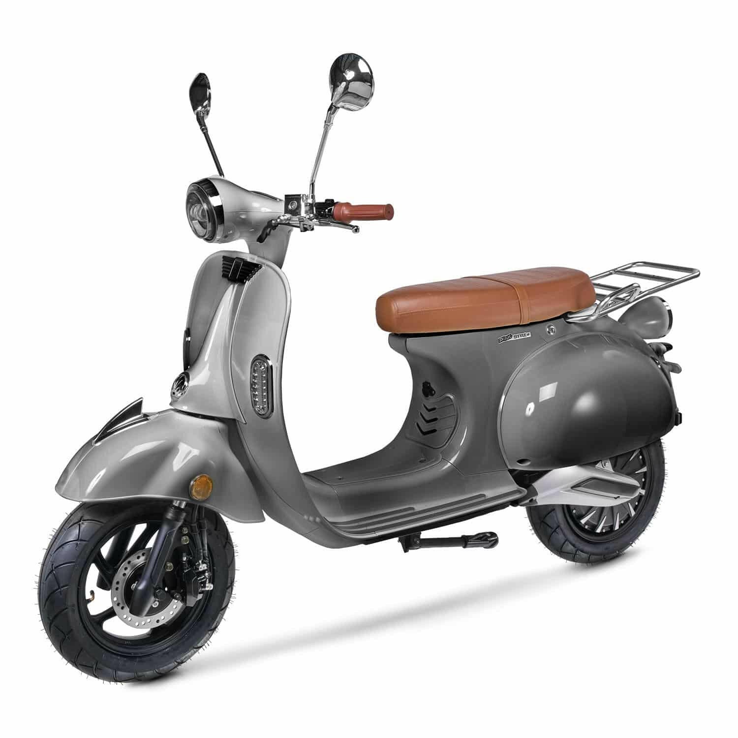 Scooter électrique Pink Mobility Pink Style Plus gris orage 2023, vue trois quarts face gauche, design moderne