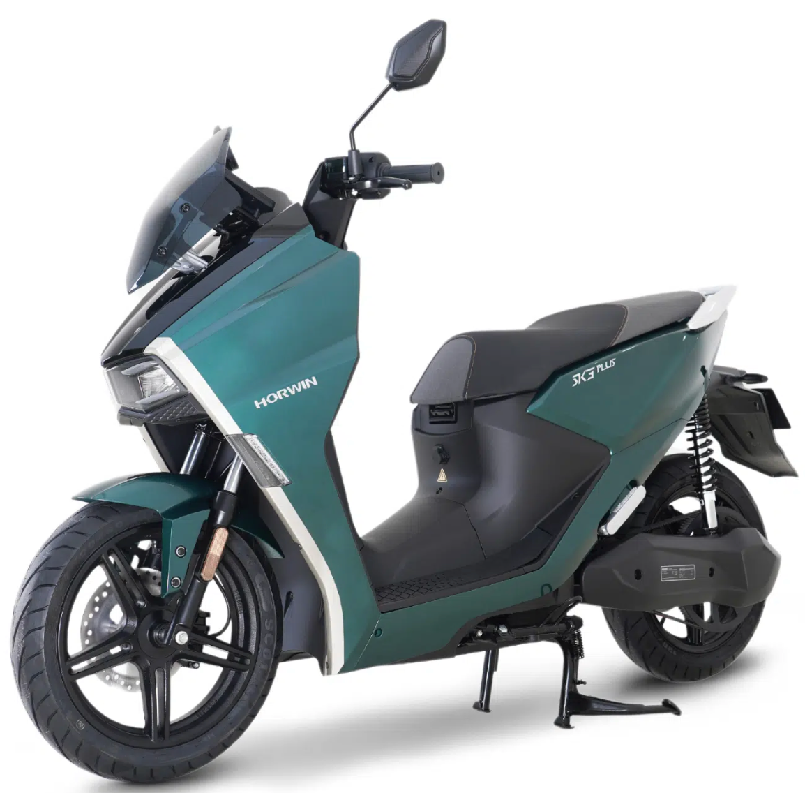 Scooter électrique Horwin SK3 Plus vert en vue avant de coté, design moderne et sportif sur fond neutre