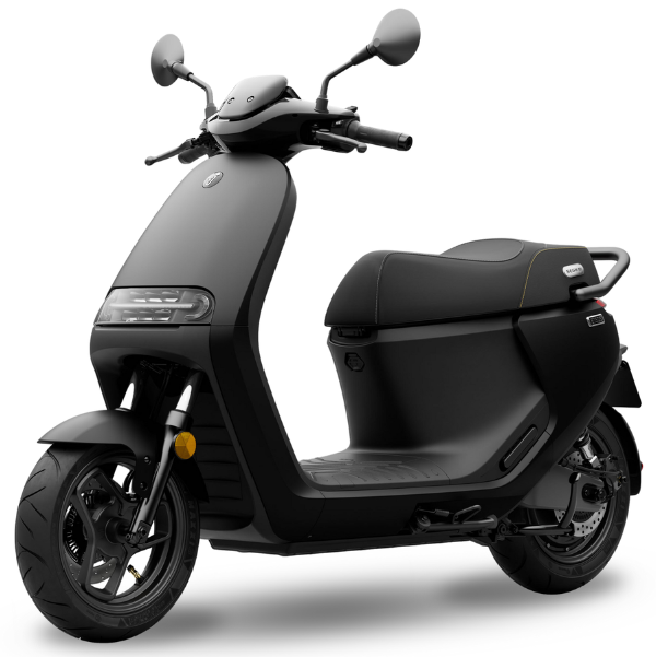 Scooter électrique Segway E150S noir, équivalent 50 cm³, idéal pour mobilité rapide, connectée et sécurisée