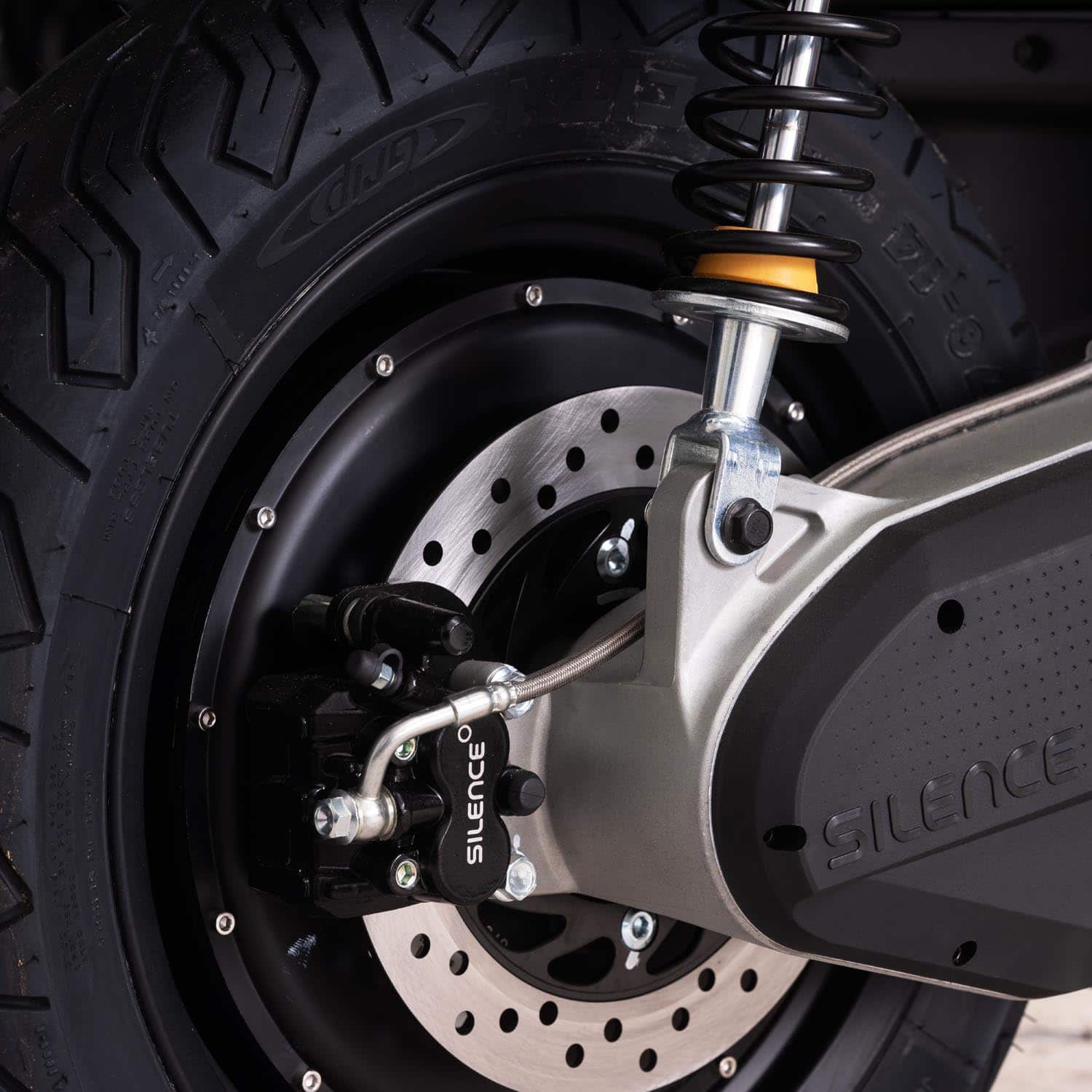 Moteur et frein arrière du scooter électrique Silence S01, vue détaillée