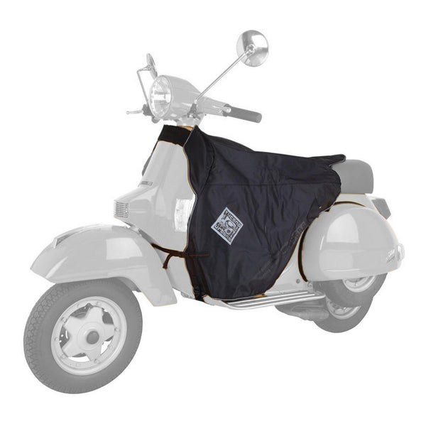 Tablier hiver TERMOSCUD R013X de Tucano Urbano installé sur scooter Pink Style, protection efficace contre le froid et la pluie. Disponible chez Lyliz Lille.