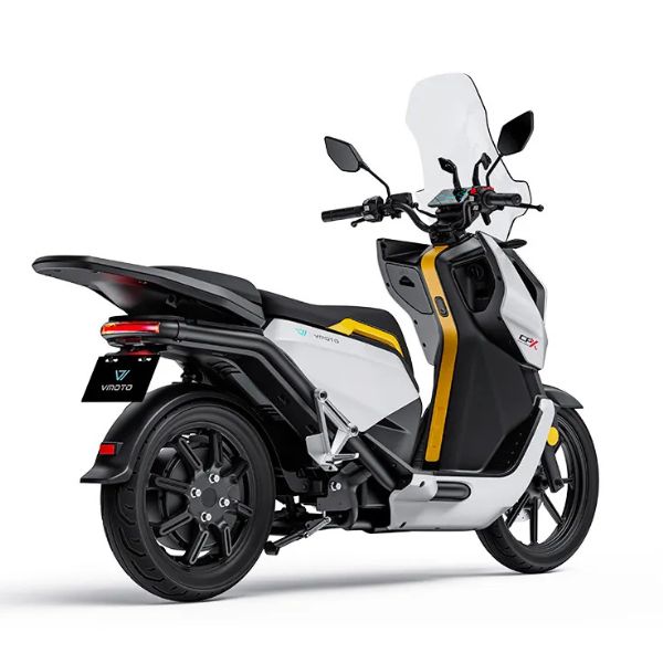 Scooter électrique Vmoto CPX Explorer 125cm³ blanc, équipé de deux batteries amovibles, moteur 7 kW, freinage ABS, écran TFT et jantes 16 pouces, idéal pour trajets urbains et périurbains connectés