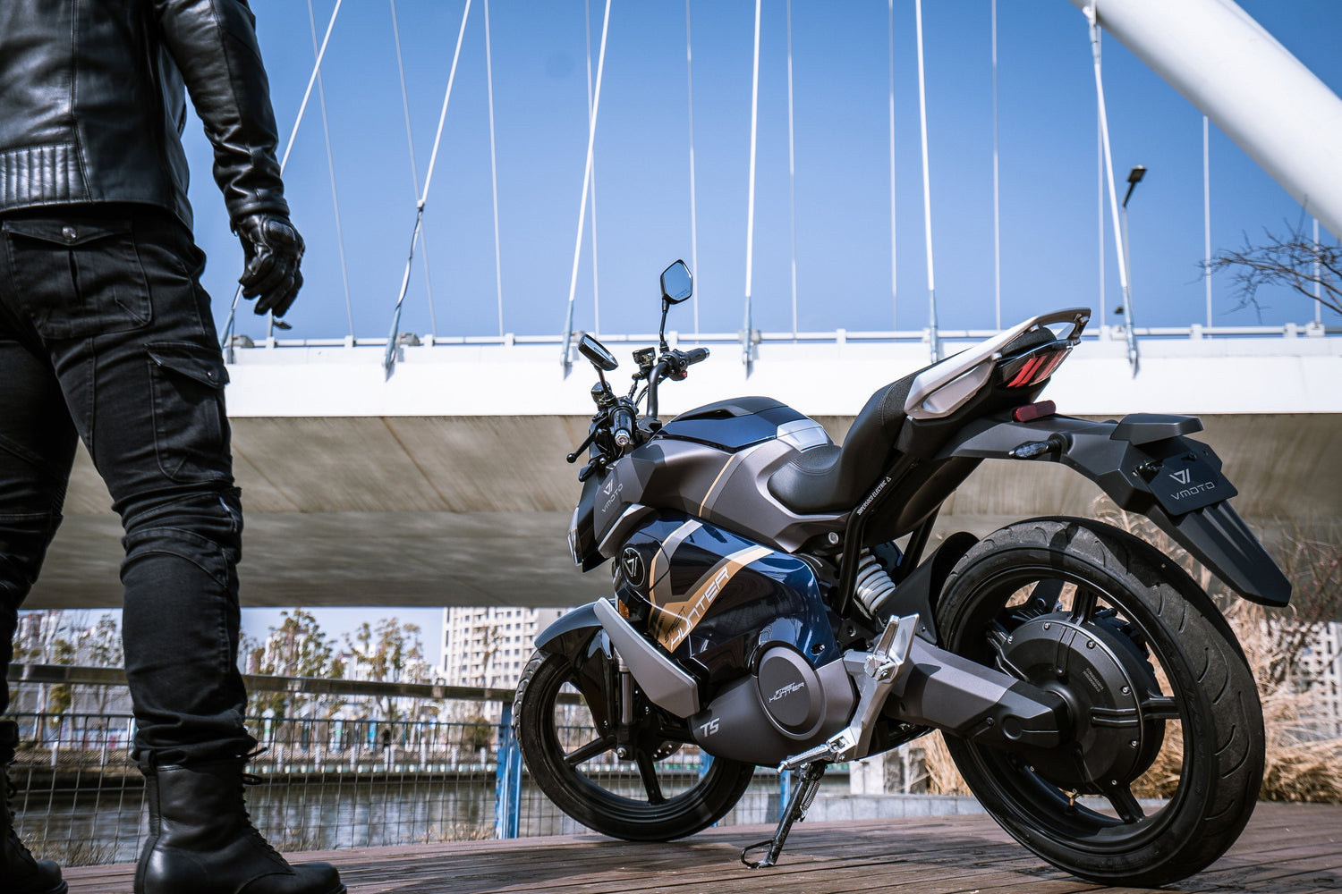 Super Soco TS Street Hunter : Le Test Complet du Roadster Électrique