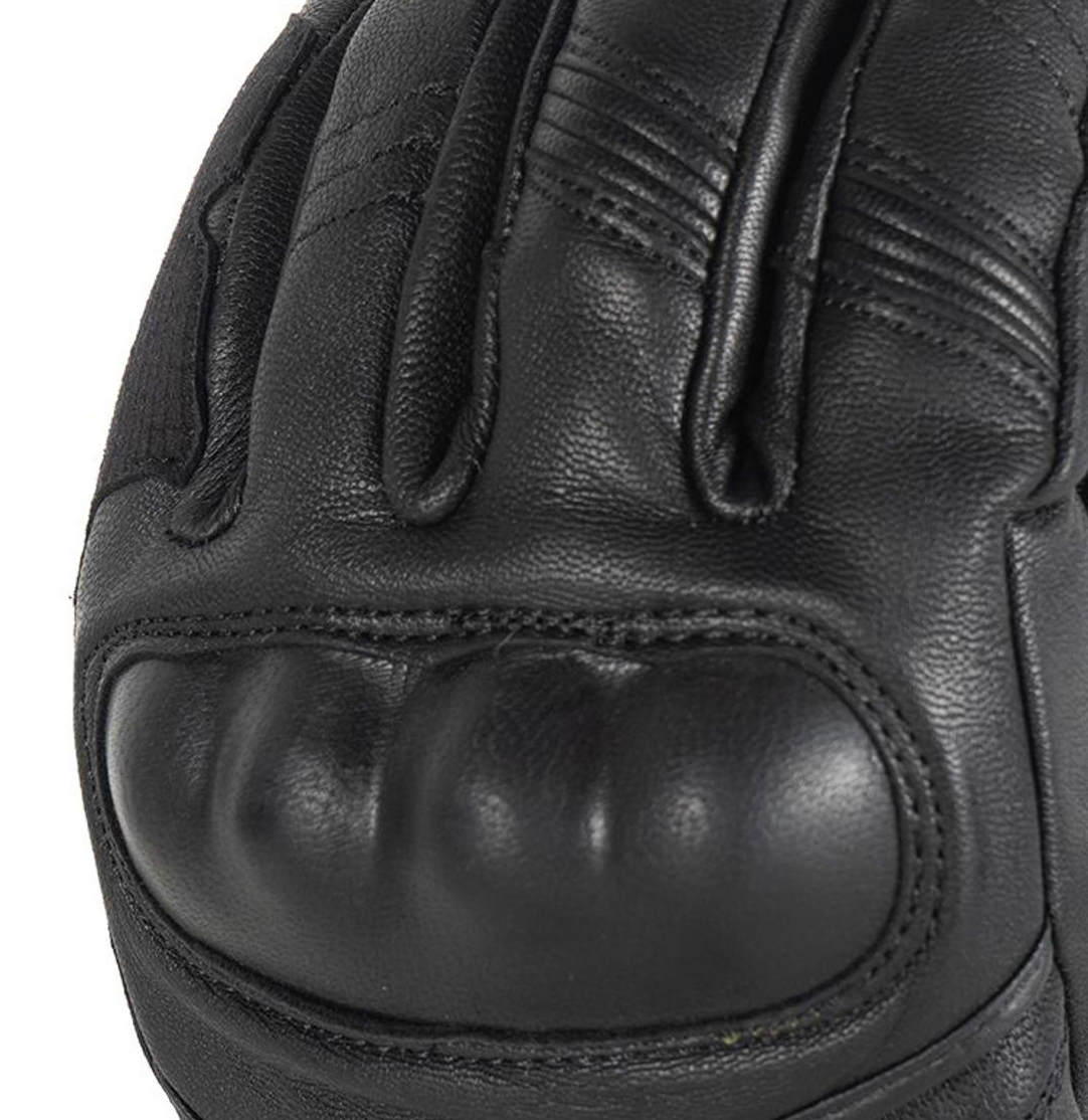 Raclette visière intégrée sur les gants hiver DXR Evasion Evo, pratique pour rouler sous la pluie ou la neige.