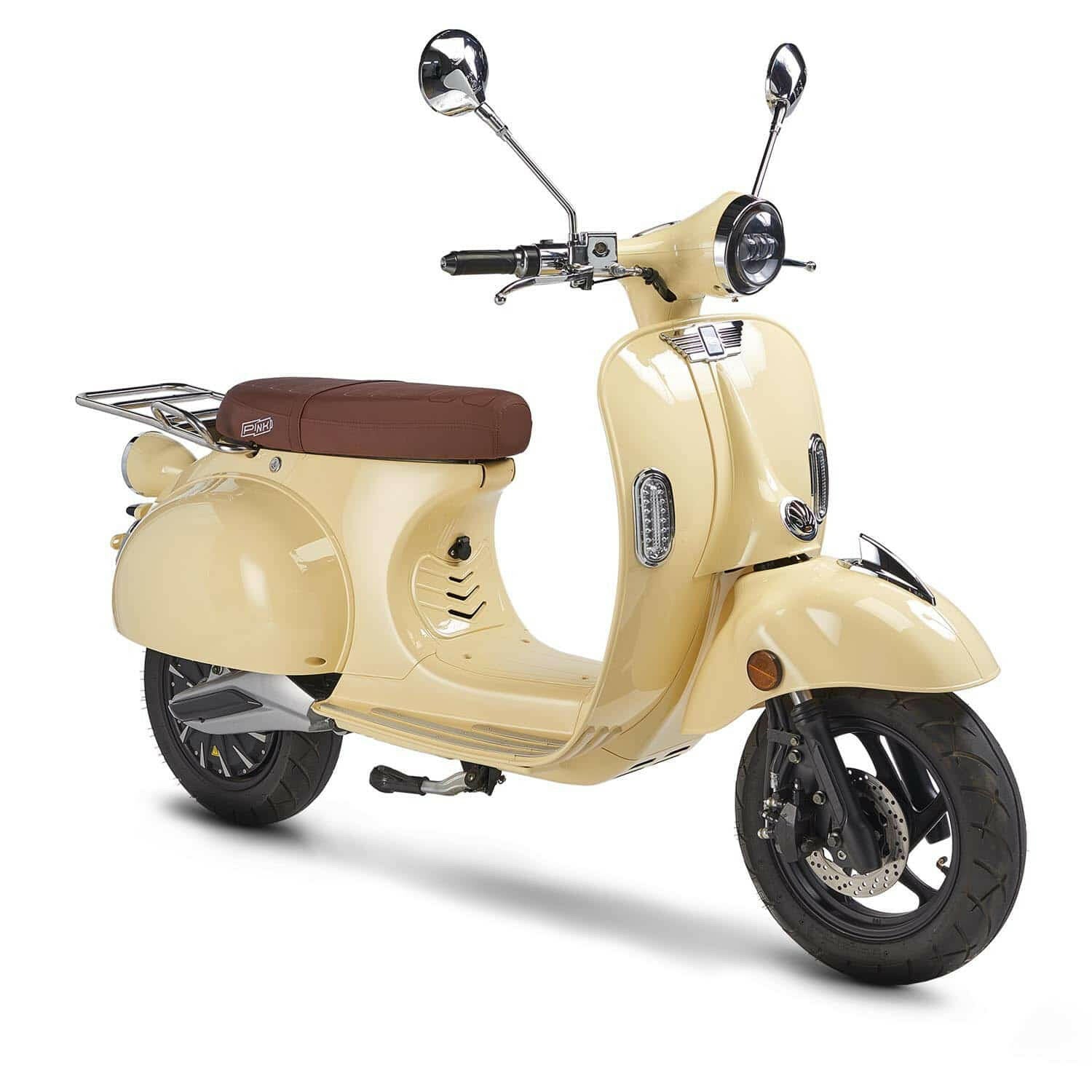 Scooter électrique Pink Mobility Pink Style Plus sable, vue trois quarts face droite, design moderne
