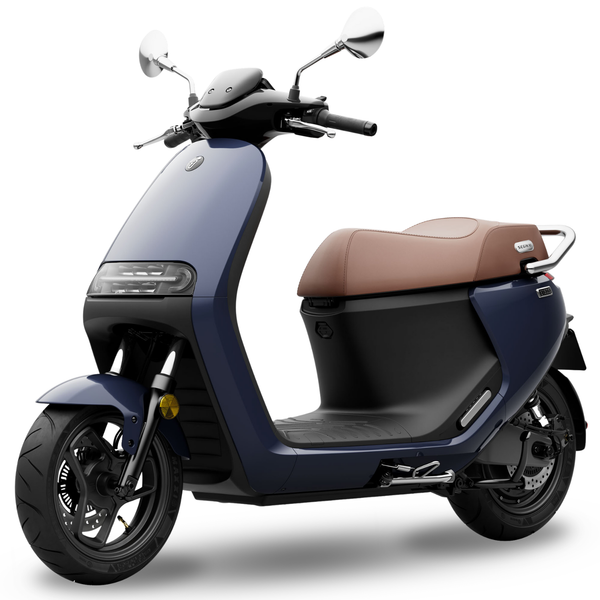 Scooter électrique Segway E300SE noir, équivalent 50 cm³, idéal pour mobilité rapide, connectée et sécurisée