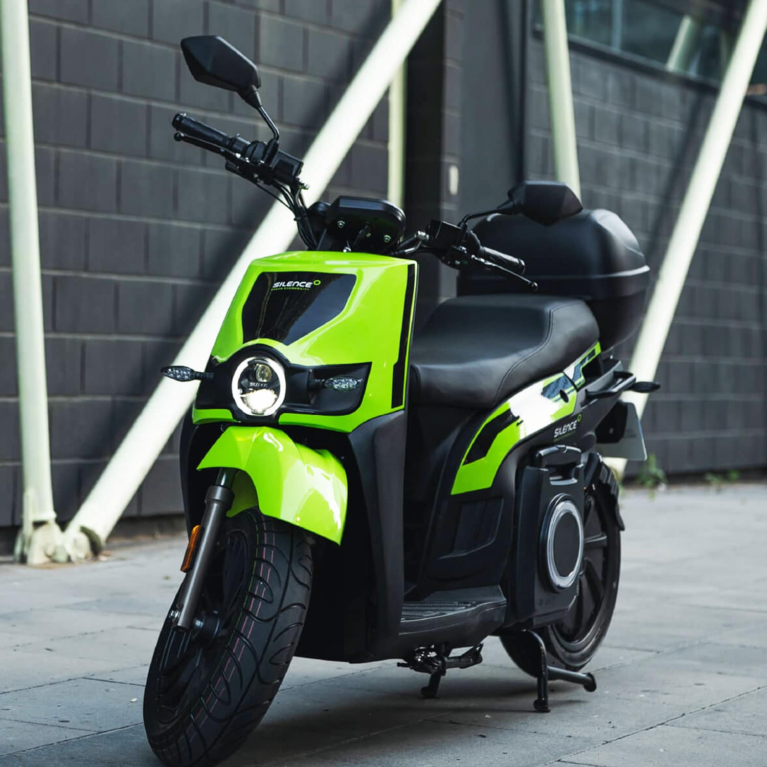 Scooter électrique Silence S02 L1E vert 50 cm³, modèle urbain maniable 